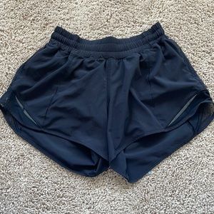 Lululemon Hotty Hot 2.5” short
